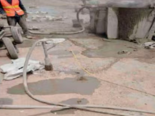 哈尔滨水泥混凝土路面板底注浆技术 路面脱空注浆整治方案