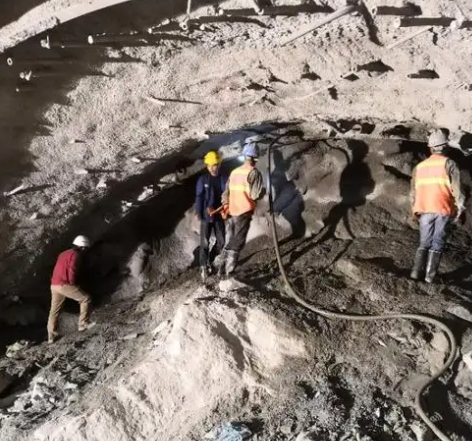 哈尔滨隧道拱顶带模注浆料，微膨胀注浆料的特点及施工工艺